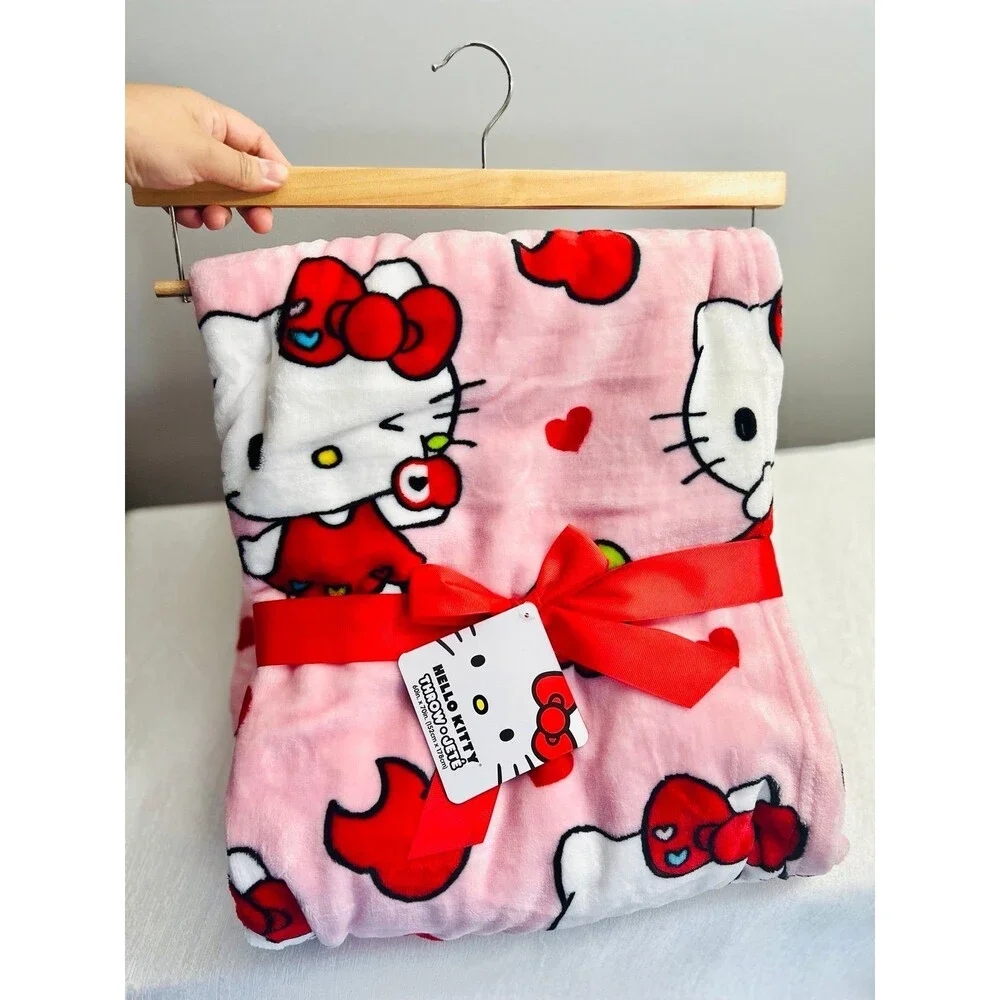 Hello Kitty Throw Blanket 60” x 70” NWT New Apple heart Pink cute gift